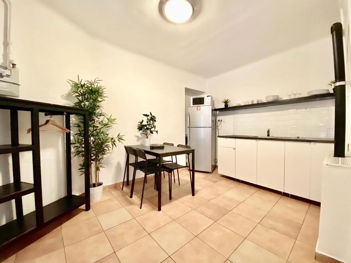 Budget Apartment By Hi5- Karoly 16 Budapest Bagian luar foto