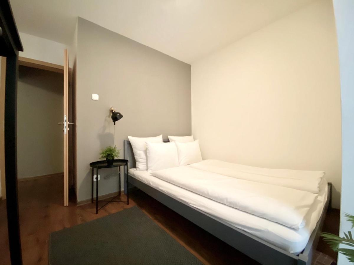Budget Apartment By Hi5- Karoly 16 Budapest Bagian luar foto